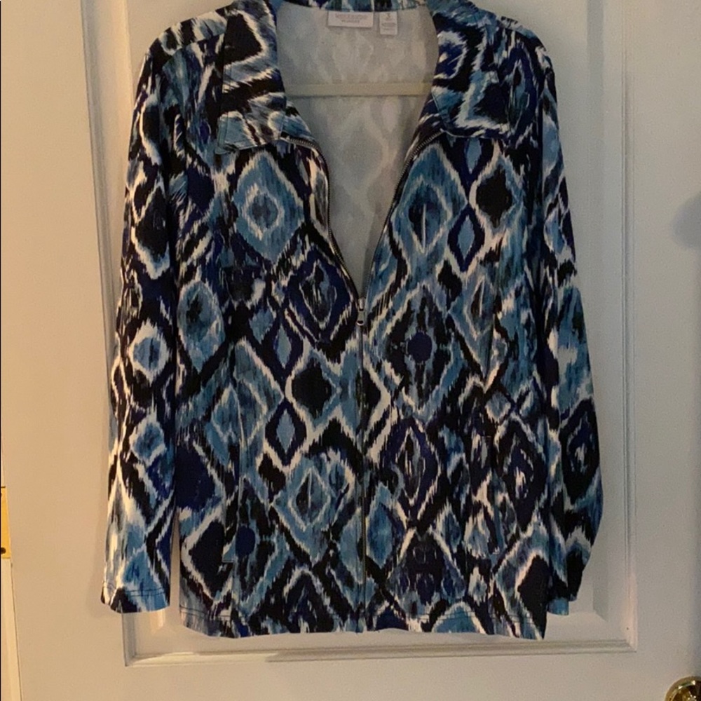 Like new Chico’s Size 3 stretch knit jacket zip up